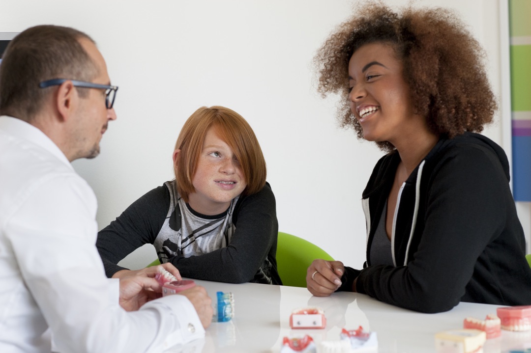 Zahnbewegung Kfo Praxis Orthodentix Handled Zaehne Verschieben